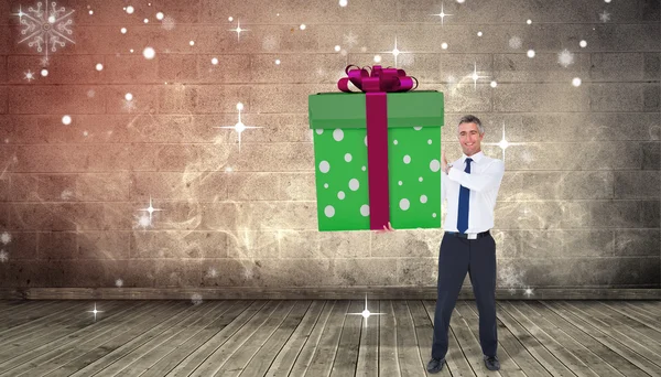 Hombre con estilo con regalo gigante — Foto de Stock