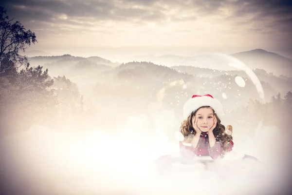 Праздничный ребенок в снежном шаре — стоковое фото