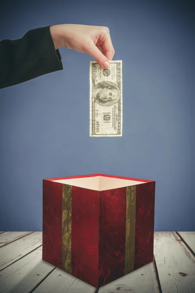 Businesswomans hand holding hundred dollar bill — Stock Photo, Image