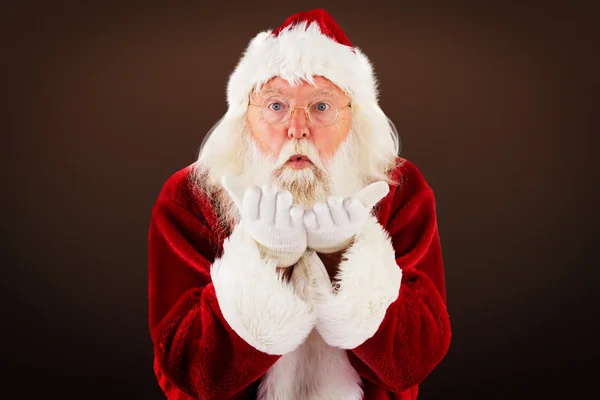 Santa Claus wegblaast iets — Stockfoto