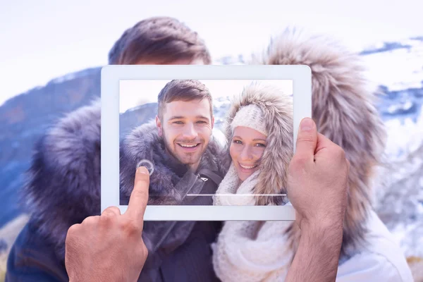 Zusammengesetztes Bild eines Tablet-PCs in der Hand — Stockfoto