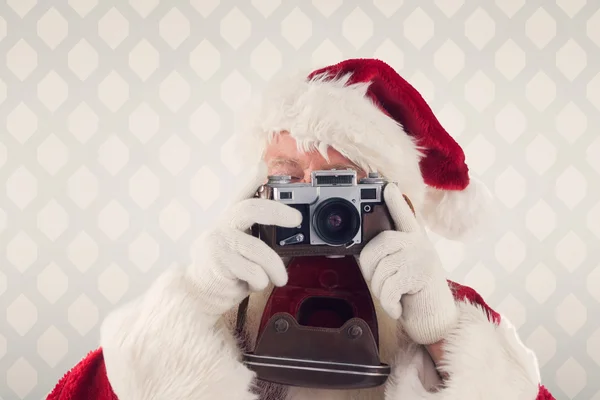Samengestelde afbeelding van santa is het nemen van een foto — Stockfoto