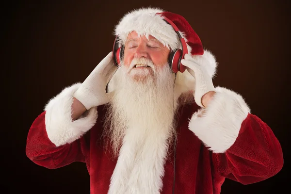 Kompozit kép santa Claus élvez némely zene — Stock Fotó