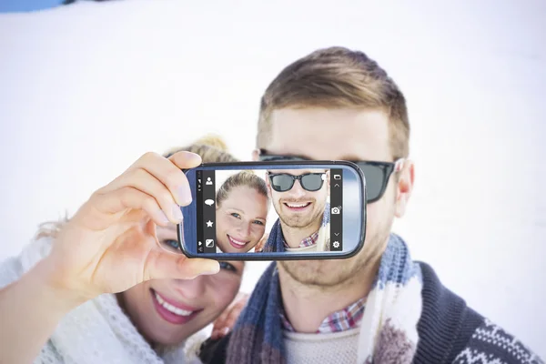 Akıllı telefondan el ele tutuşmalar — Stok fotoğraf