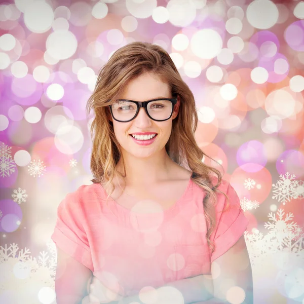 Piuttosto geeky hipster sorridente alla fotocamera — Foto Stock