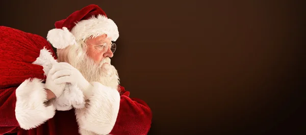Papai Noel levando saco — Fotografia de Stock