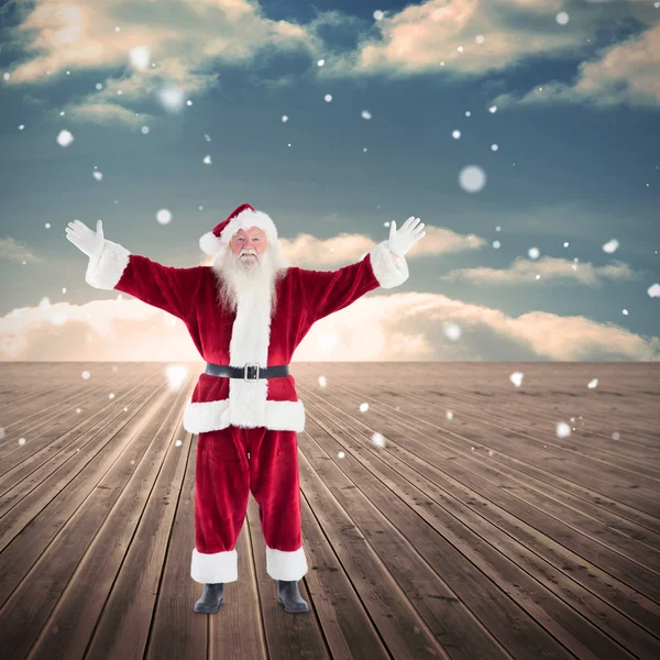 Santa met armen — Stockfoto