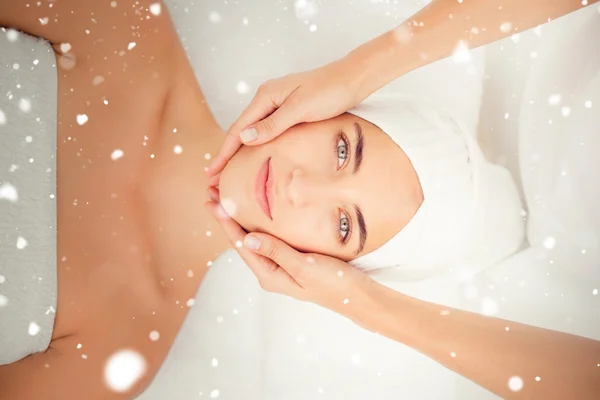 Woman receiving facial massage — Stock Photo, Image