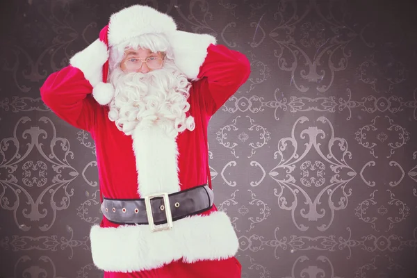 Gestresster Weihnachtsmann mit den Händen auf dem Kopf — Stockfoto