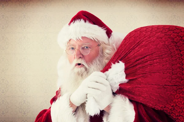 Santa onun çuval hakkında ilgilenir — Stok fotoğraf