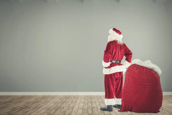 Immagine composita di Babbo Natale felice con sacco di regali — Foto Stock