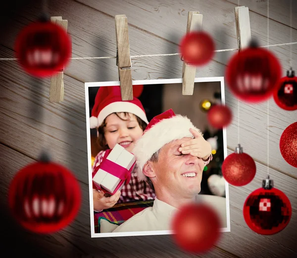 Kerstballen tegen instant foto — Stockfoto