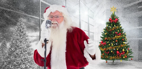 Weihnachtsmann singt Weihnachtslieder — Stockfoto