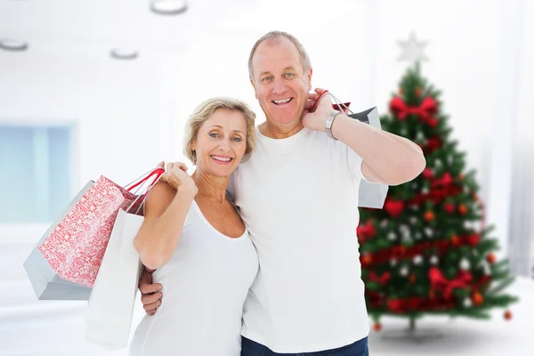 Casal com sacos de compras — Fotografia de Stock