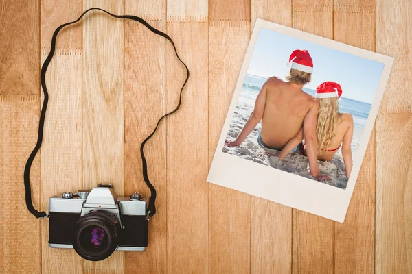 Vue arrière du couple assis sur la plage — Photo