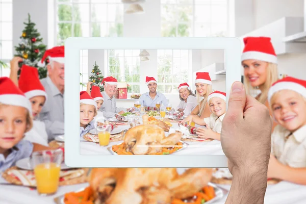 幸せな家族のクリスマス ディナーに — ストック写真