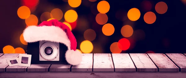 Kamera Noel şapka ile — Stok fotoğraf
