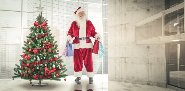 Santa lleva algunas bolsas de Navidad — Foto de Stock