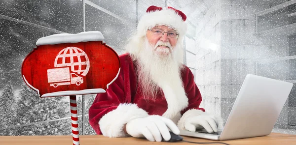 Santa surfuje na internetu — Stock fotografie