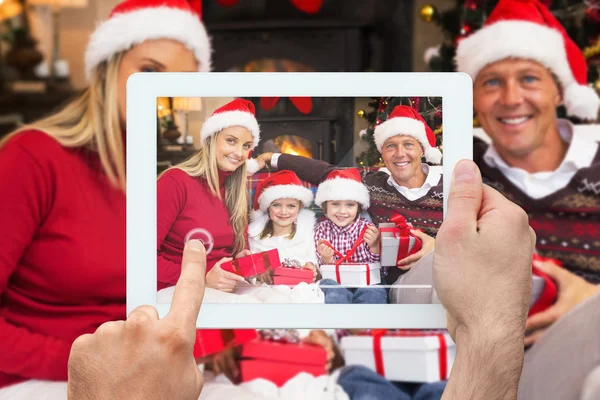 Složený obrázek ruky držící tablet ks — Stock fotografie