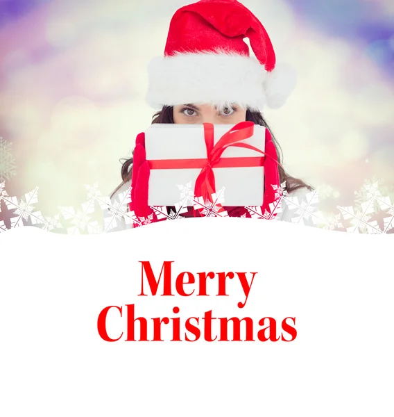 Bruna in guanti rossi e cappello di Babbo Natale — Foto Stock