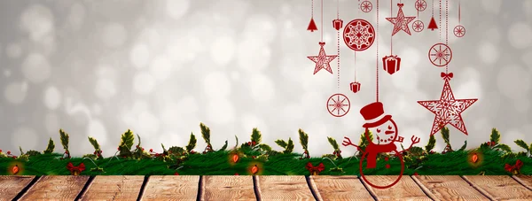 Colgando decoraciones rojas de Navidad — Foto de Stock