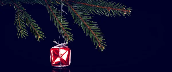 黒を基調としたクリスマスの飾り — ストック写真
