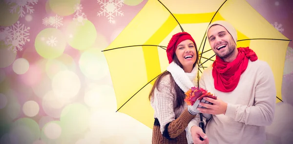 Herbstpaar mit Regenschirm — Stockfoto