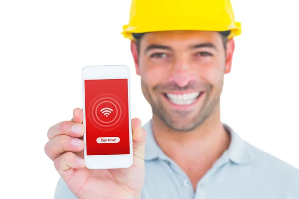 Retrato del manitas sonriente mostrando el teléfono inteligente —  Fotos de Stock