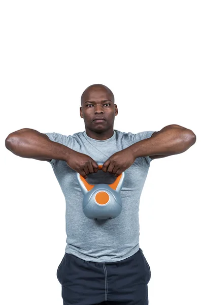 Hombre en forma haciendo ejercicio con kettlebell —  Fotos de Stock