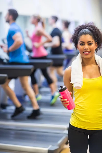 Fit woman smiling at camera — Stock Photo, Image