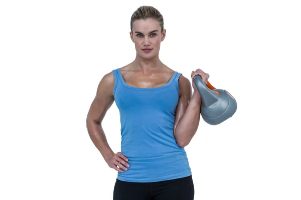 Mujer muscular haciendo ejercicio con kettlebell —  Fotos de Stock