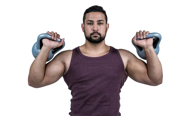 Muž zvedání kettlebells — Stock fotografie