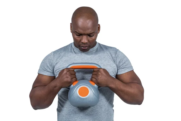 Hombre en forma haciendo ejercicio con kettlebell — Foto de Stock