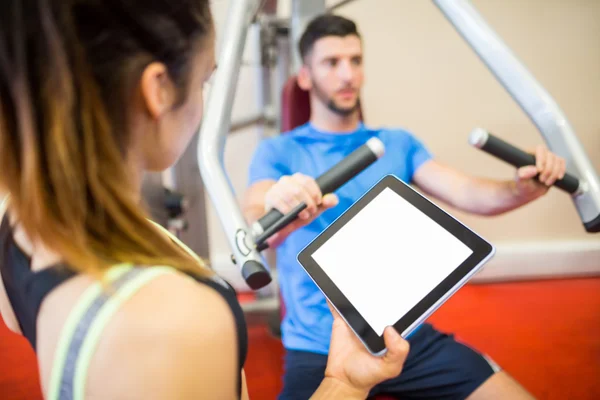 Entrenador trabajando con atleta — Foto de Stock