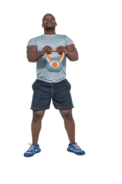 Passar man tränar med kettlebell — Stockfoto