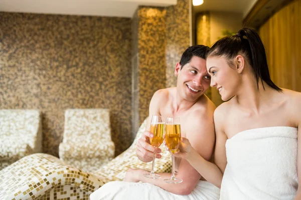 Couple relaxing in the thermal suite — Stock Photo, Image