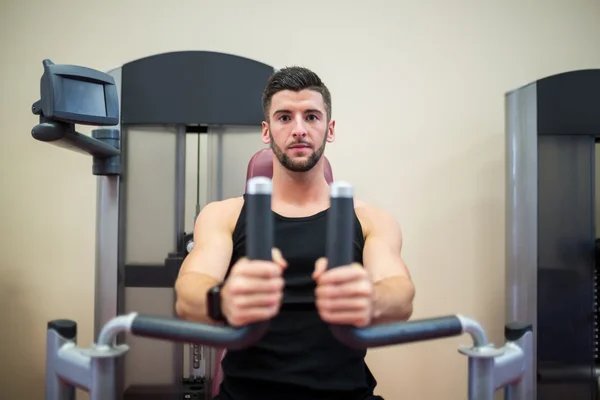 Focused man working out on — Stock Photo, Image