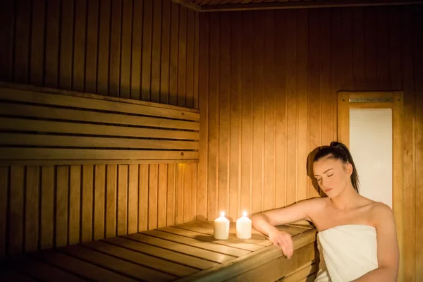 Woman relaxing in the sauna — Stock Photo, Image