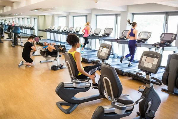 Fit people working out using machines — Stock Photo, Image