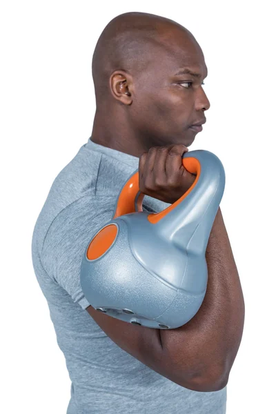 Hombre haciendo ejercicio con kettlebell — Foto de Stock