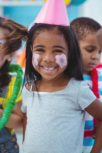 Chica feliz con la cara pintada — Foto de Stock