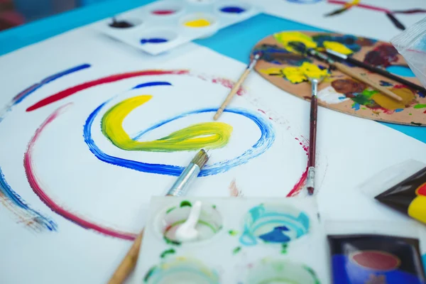 Happy kids enjoying arts and crafts painting — Stock Photo, Image