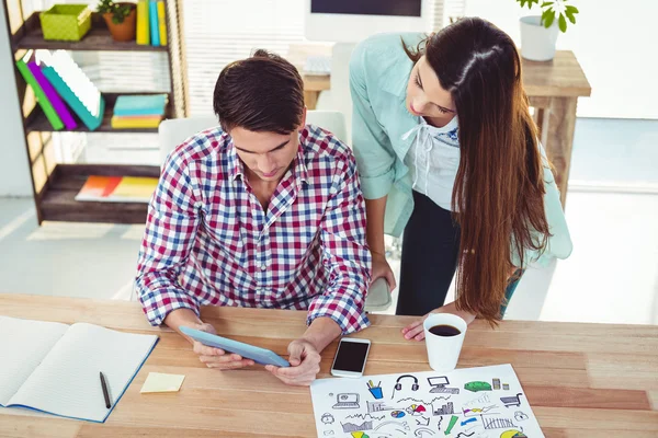 Equipo creativo trabajando juntos —  Fotos de Stock