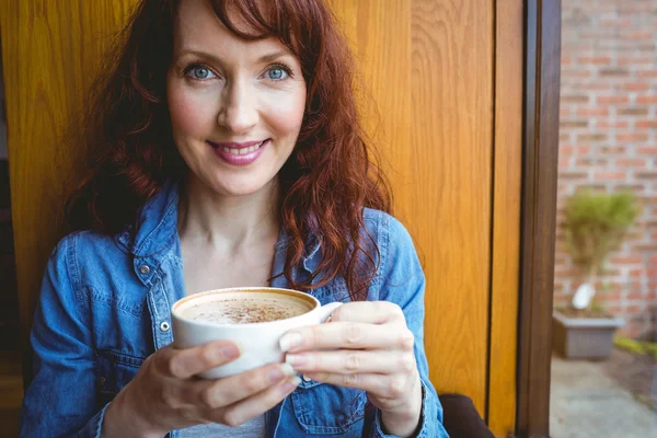 Mature student having coffee in cafe — Stock Photo, Image