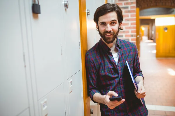 Hipster student sending a text — Stock Photo, Image