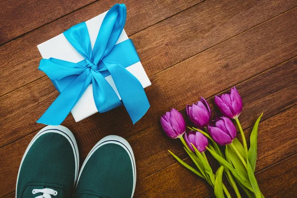 Sneakers and blue gift — Stock Photo, Image