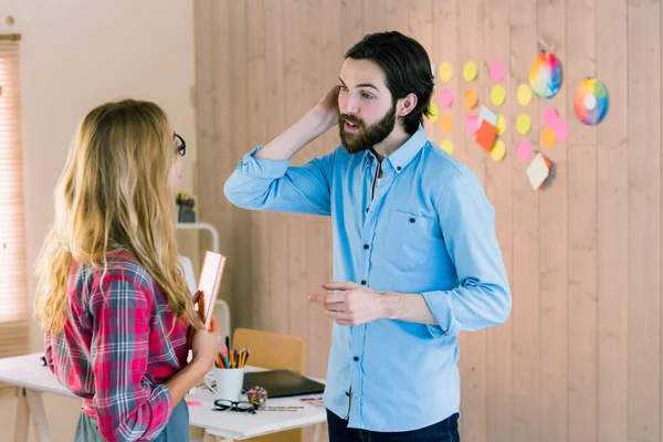 Creative team talking about their ideas — Stock Photo, Image