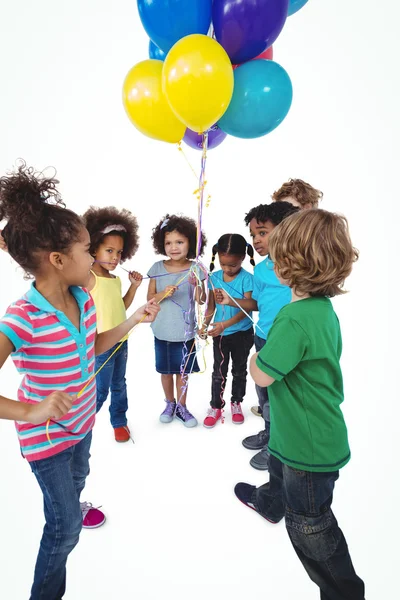 群与气球的孩子 — 图库照片