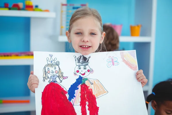 Niña sosteniendo un dibujo encantador — Foto de Stock